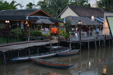 Fototapeta na wymiar Khlong Dan Floating Market