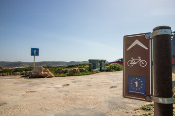 Europäischer Fernwanderweg E1 am Praia da Bordeira in Portugal