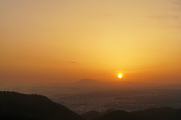 山から見る朝日