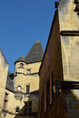 vieilles bâtisses