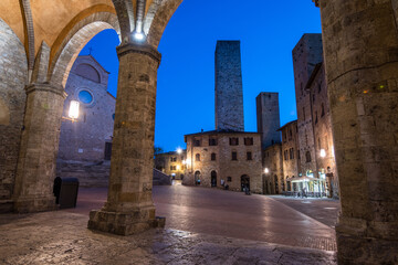 street view of san gimignano medieval town, Italy - obrazy, fototapety, plakaty