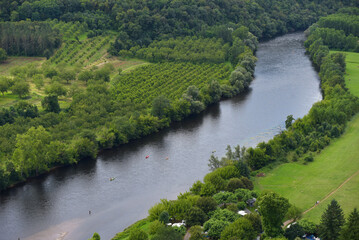 Fototapeta na wymiar rivière et kayaks