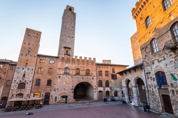 Obraz premium street view of san gimignano medieval town, Italy