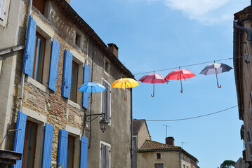 parapluies de couleurs dans le ciel