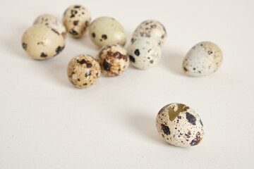 Obraz premium quail eggs in light texture background copy space