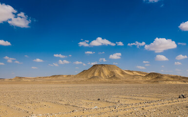 Fototapeta na wymiar Sandy Hills in the White Desert Protected Area, is National park in the Farafra Oasis, Egypt