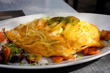 Bauernfrühstück mit Salat