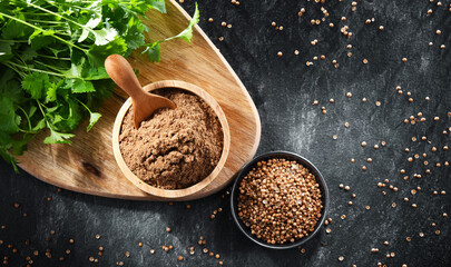 Ground coriander, its dried seeds and fresh leaves