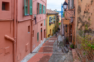 Fototapeta na wymiar Menton. Old narrow street in the historic part of the city.