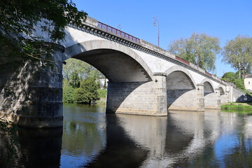 Le pont Babaud Laribière, pont sur la Vienne, ville de Confolens, département de la Charente, France
