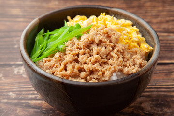 三色丼