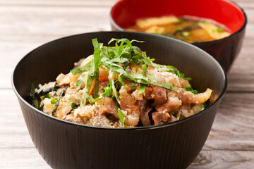 アジのたたき丼
