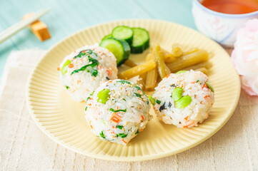 昼食に食べるチュモッパ