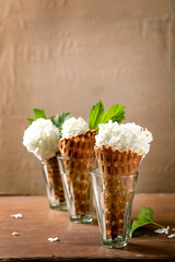 Waffle cones with white flowers