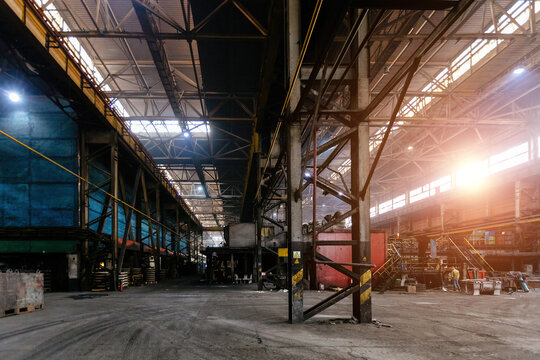 Iron casting at the foundry at metallurgical factory