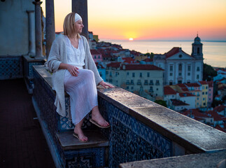 Woman sitting at Santa Luzia viewpoint in Lisbon
 - obrazy, fototapety, plakaty