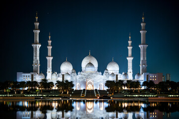 Scheich-Zayid-Moschee Abu Dhabi in der Blauen Stunde