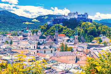 Blick auf Salzburg im Sommer, Österreich