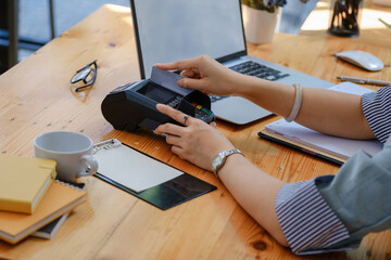 card swipe machine, cyber security, convenience of payment, staff use EDC card machine to swipe customer credit card to make in-store purchases
