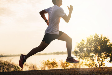 The runer runs on a red rubber running track, starting off using the starting block. Sports.Sprinter Leave the default block to track work. 