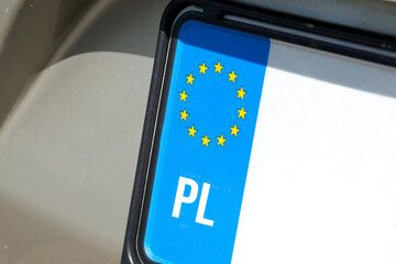 Nahaufnahme EU Nummernschild aus Polen