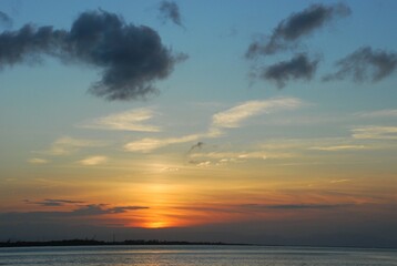 夕暮れの海