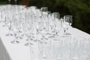 clean wedding glasses on the banquet table