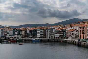 Obraz premium view of the harbor and fishing village of Lekeitio on the coast of the Spanish Basque Country