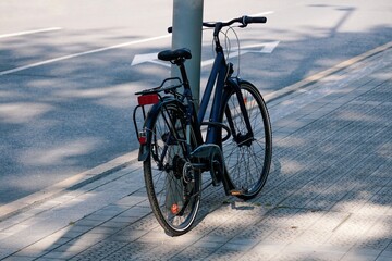 bicycle mode of transportation in the city