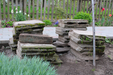 Concrete slabs in the construction of a garden path 