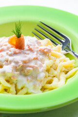 spetzle with sauce of smoked salmon