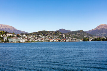 Fototapeta na wymiar Vue panoramique des maisons de Lugano