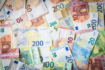 Lots of different Euro banknotes shown as a mess