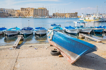 Fototapeta na wymiar Gallipoli is a southern Italian town in the province of Lecce, in Apulia
