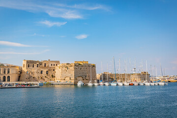 Fototapeta na wymiar Gallipoli is a southern Italian town in the province of Lecce, in Apulia