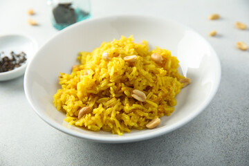 Spicy rice with salted peanut