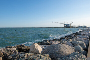 trabocchi sul pontile di Ravenna in Italia