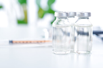 注射器とバイアル瓶