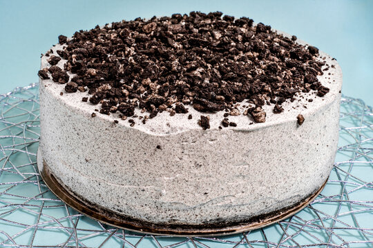 Cookie and cream cake