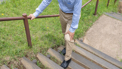 階段で息切れ・膝痛の男性
