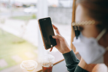 Thoughts and reflections of business people To get the job out of the mobile screen the best