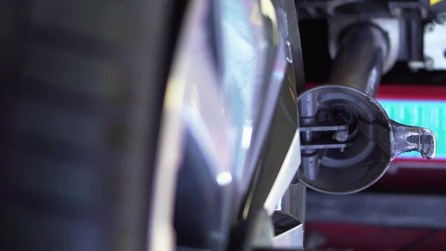 Machine used to take the tire out of the rim