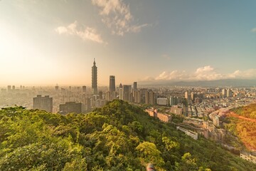 Fototapeta premium Taipei, Taiwan city skyline during the sunset.