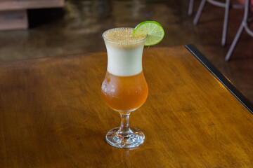 Chá gelado com limão 