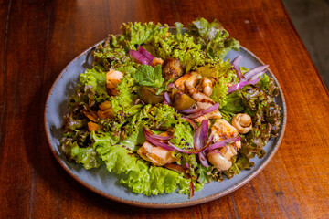 Salada fresca com champignon 