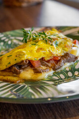 Omelete com filé Mignon 