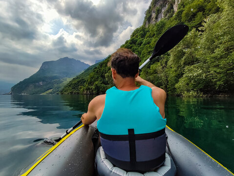 Paddle on Lake Como in a cloudy day