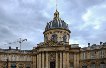 Fototapeta na wymiar Old building in Paris of France
