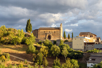 Fototapeta premium Iglesia románica De Santiago Apóstol (finales del siglo XII). Villafranca del Bierzo, León, España.