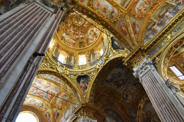 Fototapeta na wymiar Interno della Basilica SS Annunziata del Vastato Genova, Italia 